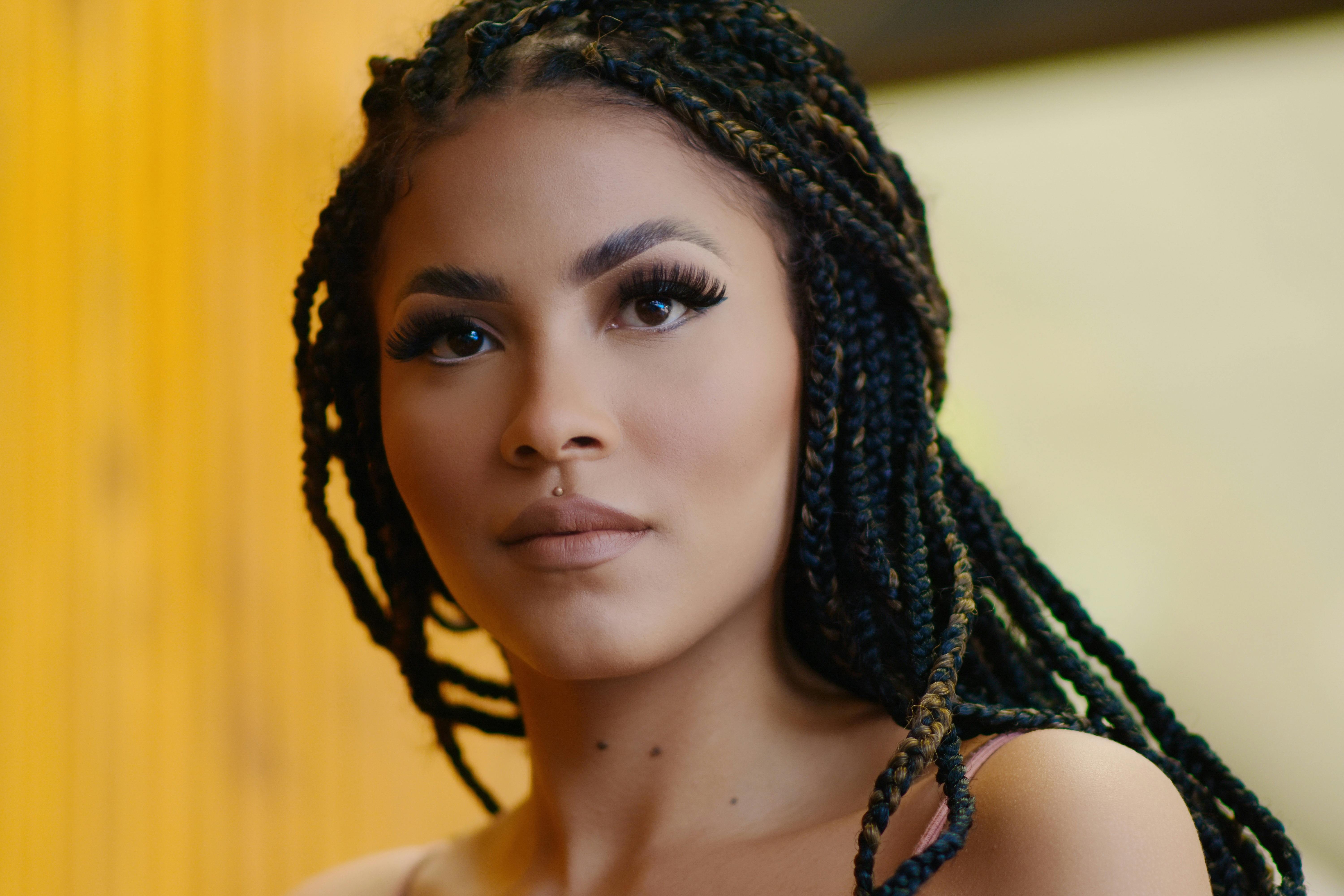 同类封面：Chalo Garcia 封面图