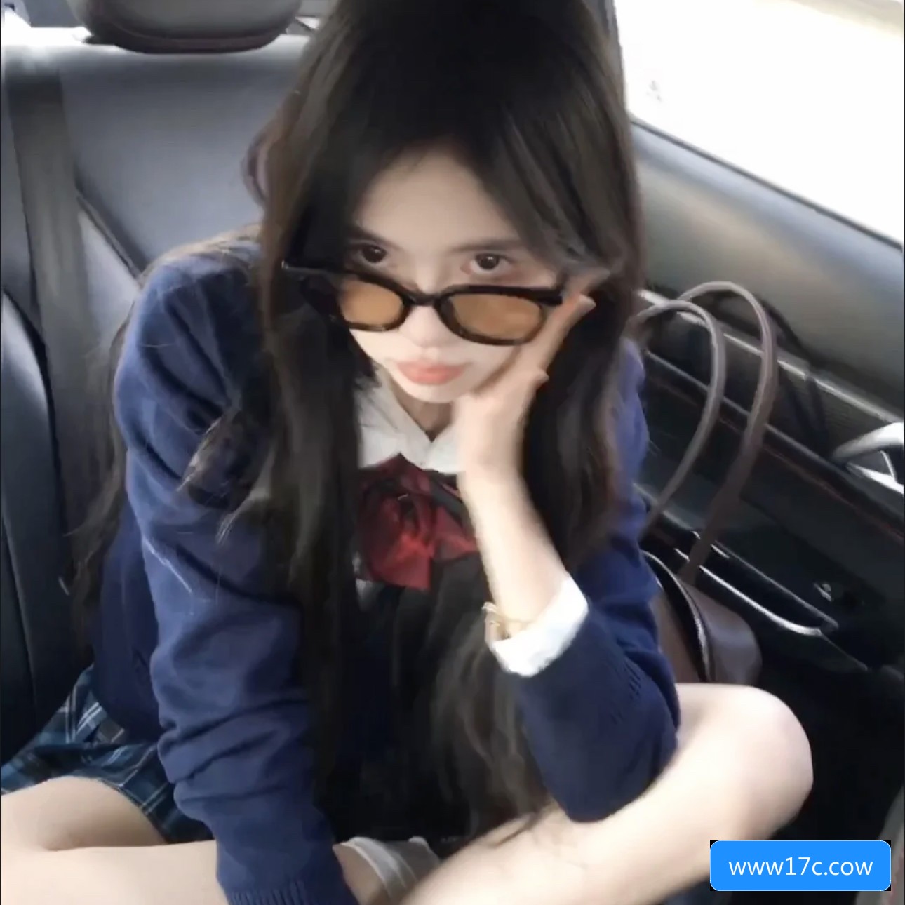 www17c.cow永久免费是真的吗？使用中有哪些注意事项和风险分析